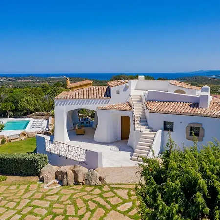 Adele, Con Piscina A 700 Mt Dal Mare