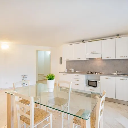 Adele, Con Piscina A 700 Mt Dal Mare